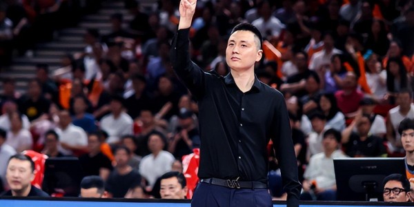 乐鱼leyu平台-上海队海报引发争议！卢伟表扬2人打破质疑，王博回应,洛夫顿复出