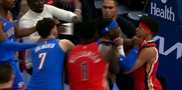 乐鱼leyu体育公司-NBA官方罚单：雷霆鹈鹕冲突多尔特费尔斯各罚2.5万美元 逃过禁赛